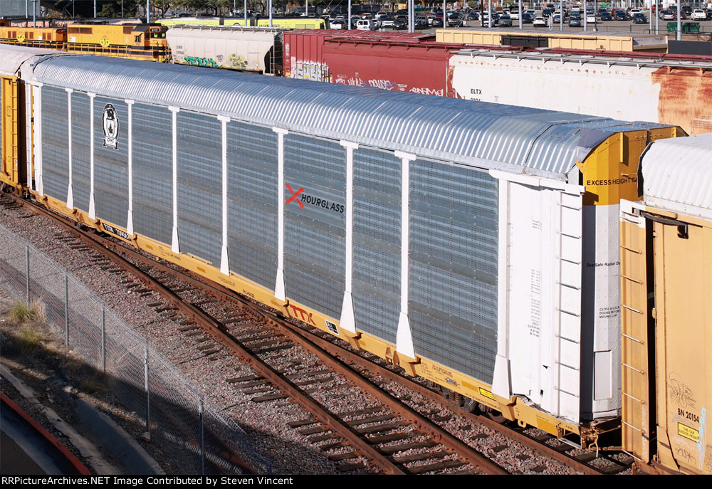 TTGX #709067 has bi-level rack with 'CPKC de Mexico' logo